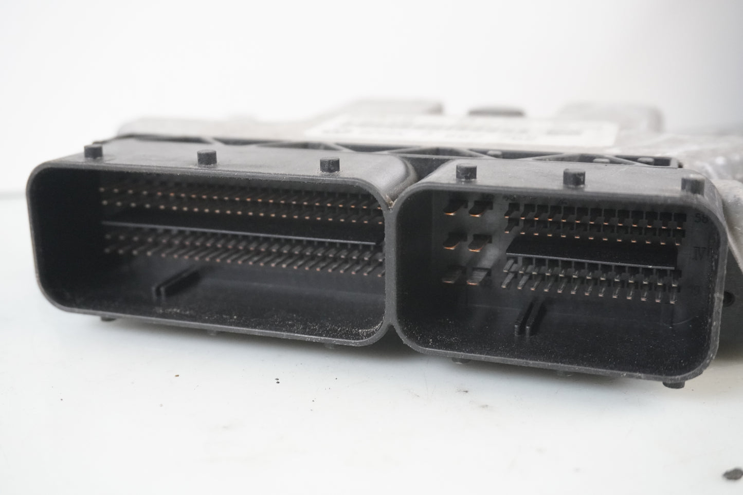 Höger sida på Motronic styrenhet från en BMW R 1200 GS -2004 motorcykel.