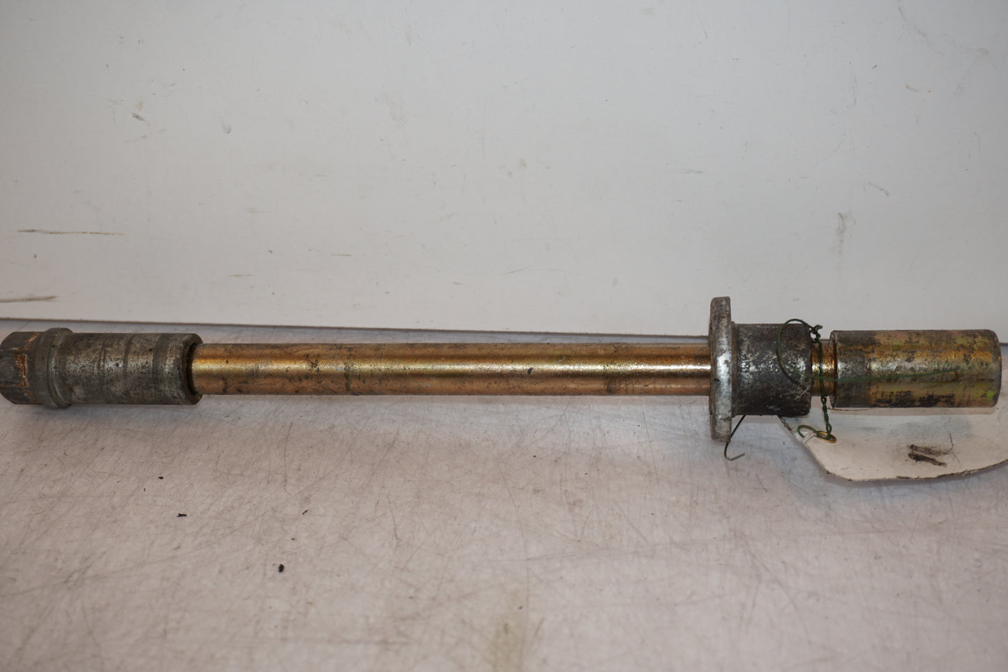 Framsidan på Axel från en Hyosung GT 650 -2006 motorcykel.