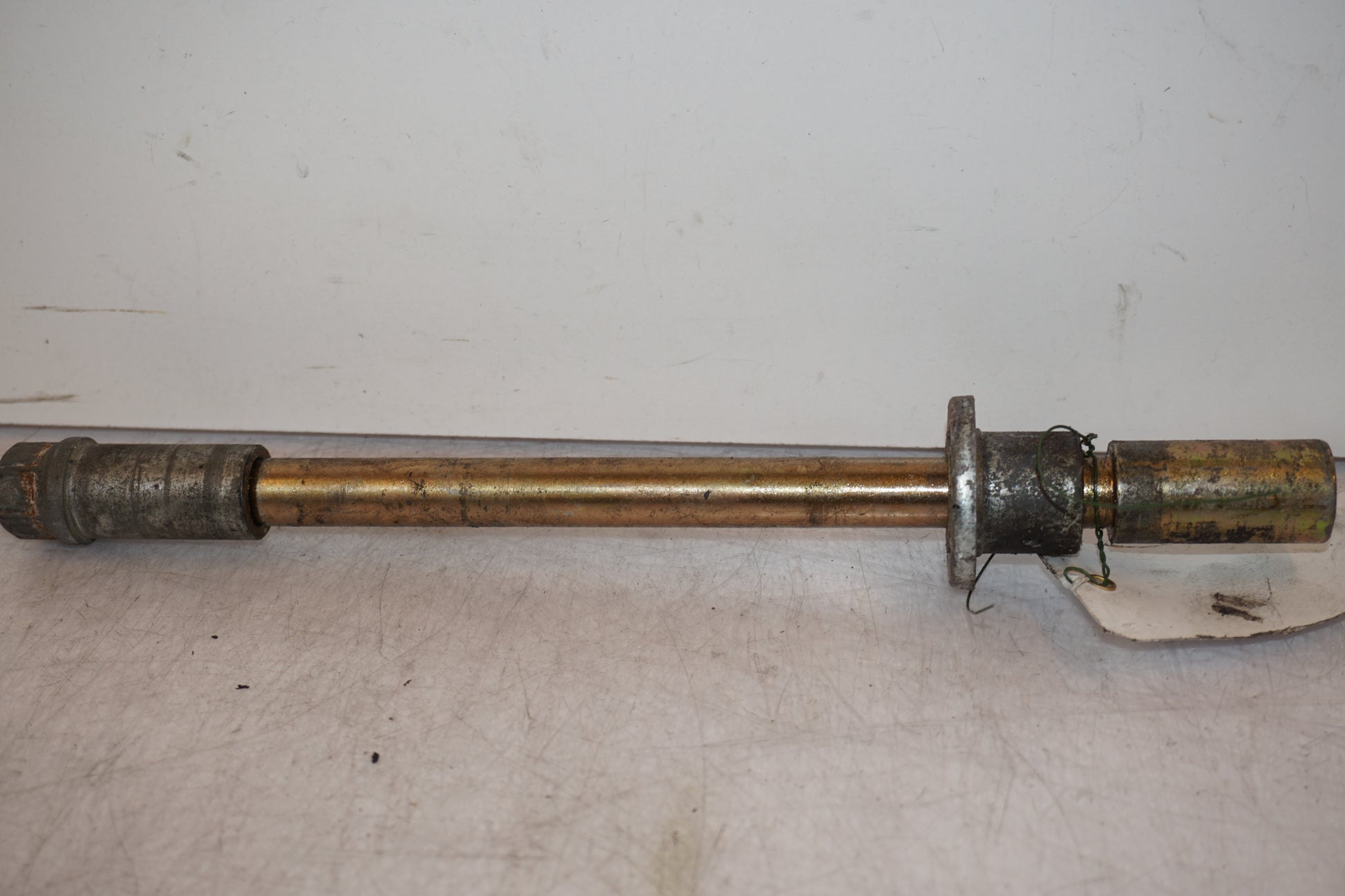 Framsidan på Axel från en Hyosung GT 650 -2006 motorcykel.