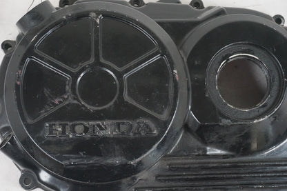 Baksidan på Kopplingskåpa från en Honda VFR 750 -1996 motorcykel.