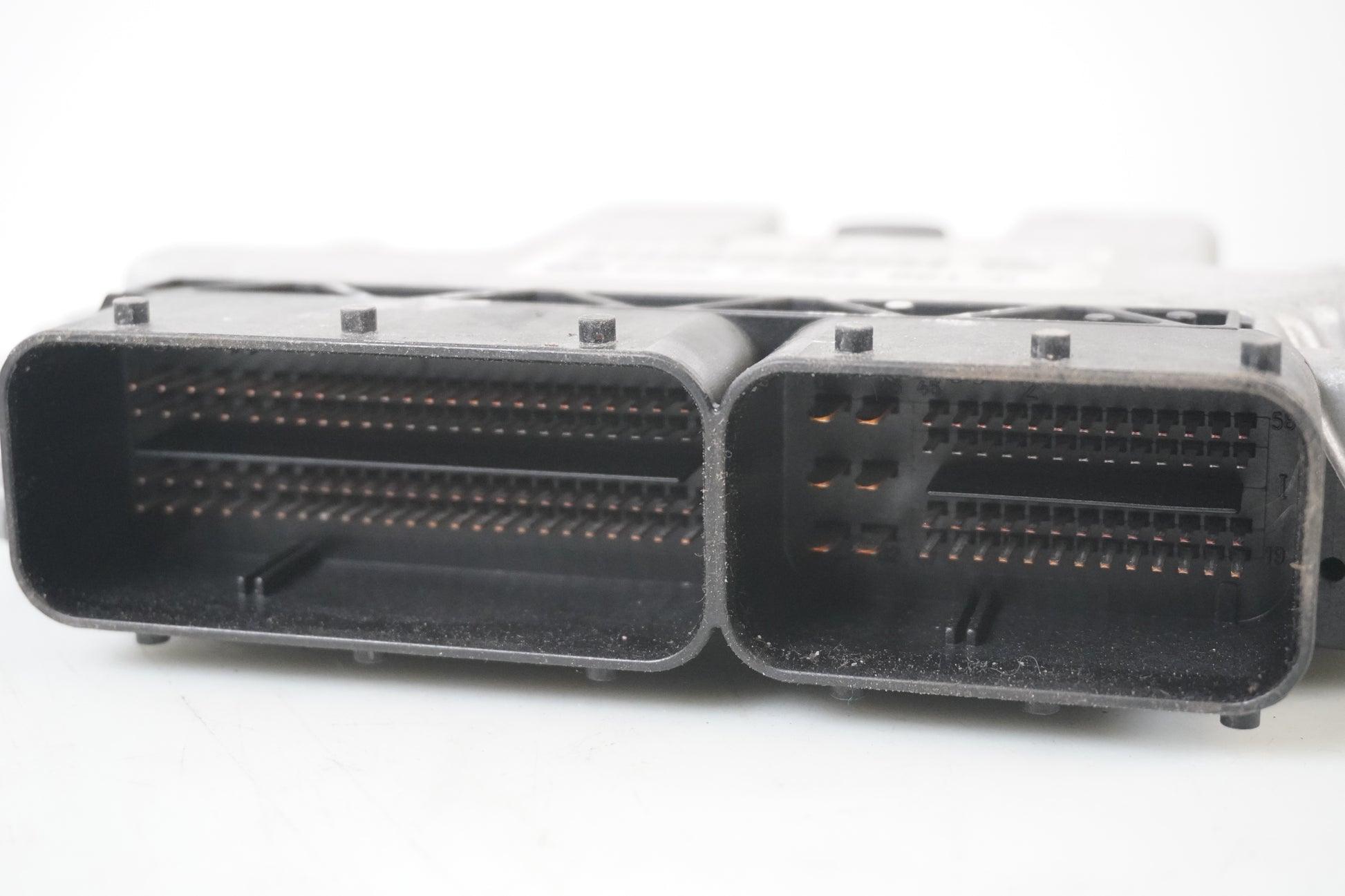 Höger sida på Motronic styrenhet från en BMW R 1200 GS -2007 motorcykel.