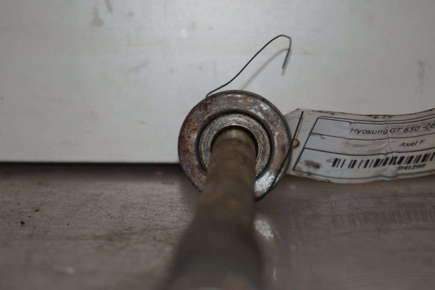 Höger sida på Axel från en Hyosung GT 650 -2006 motorcykel.