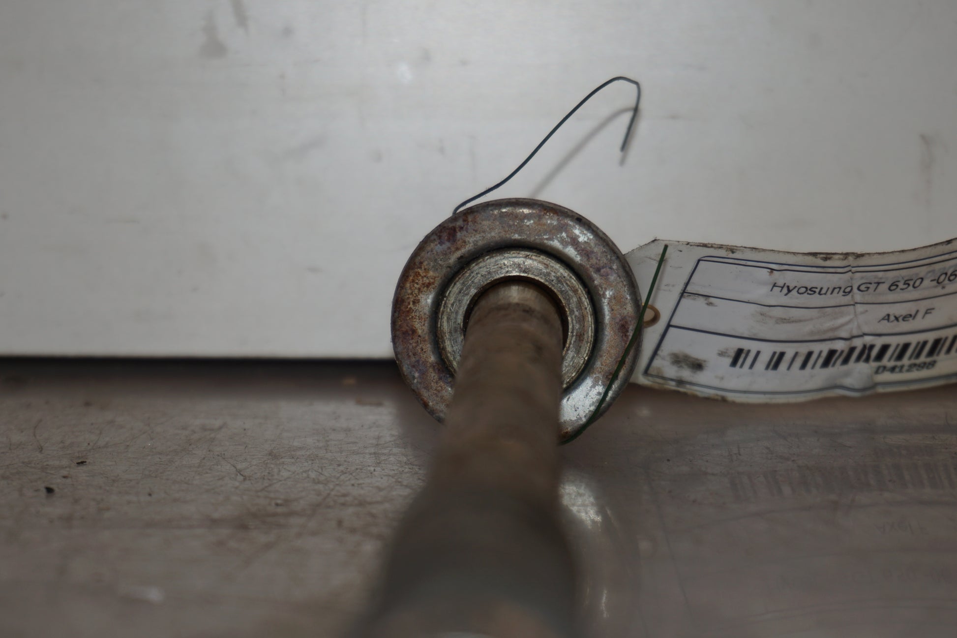 Höger sida på Axel från en Hyosung GT 650 -2006 motorcykel.