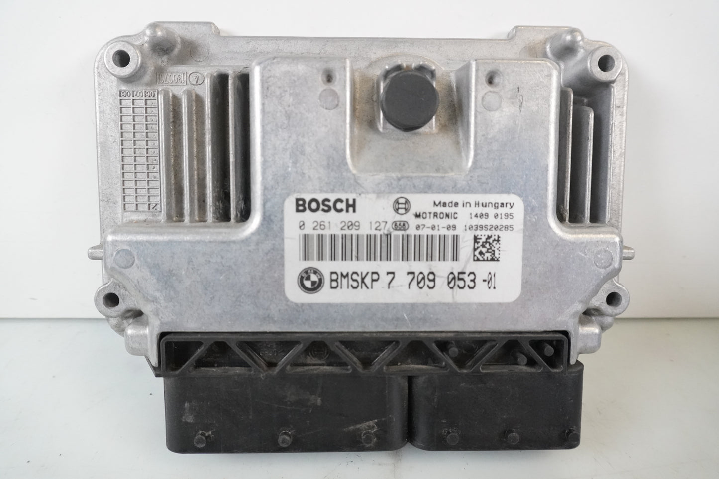 Baksidan på Motronic styrenhet från en BMW R 1200 R -2007 motorcykel.