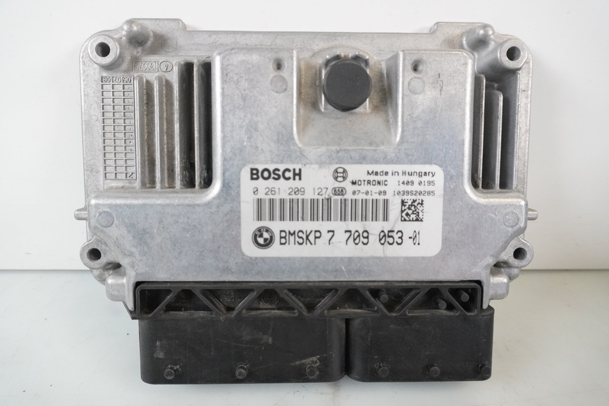 Baksidan på Motronic styrenhet från en BMW R 1200 R -2007 motorcykel.