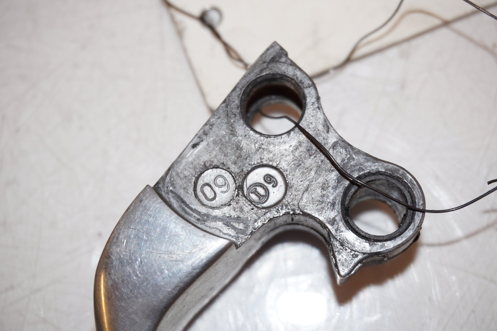 Snett nerifrån på Kopplingsgrepp från en H-D Sportster 1200 XL1200C -1999 motorcykel.