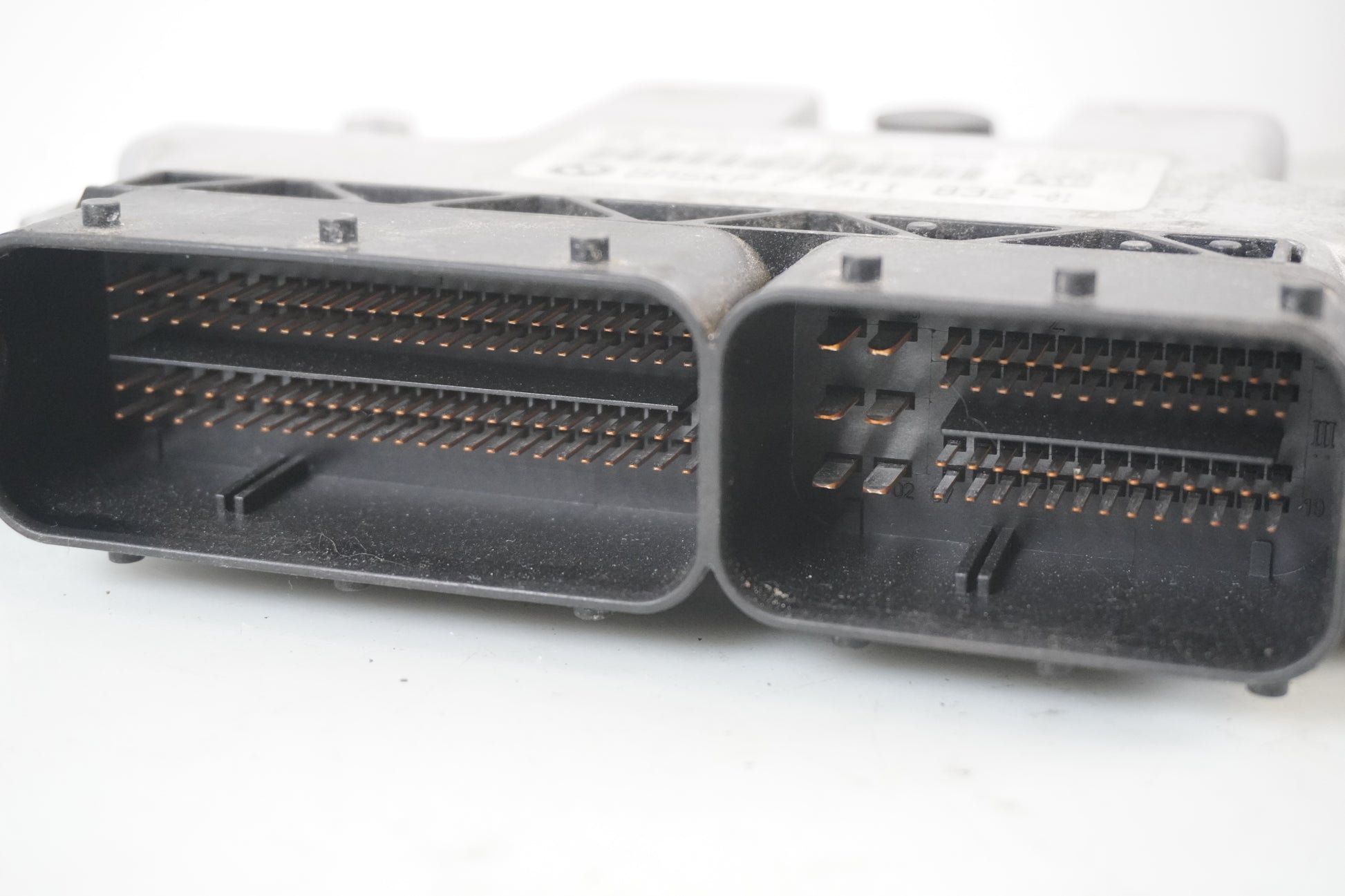 Höger sida på Motronic styrenhet från en BMW R 1200 RT -2008 motorcykel.