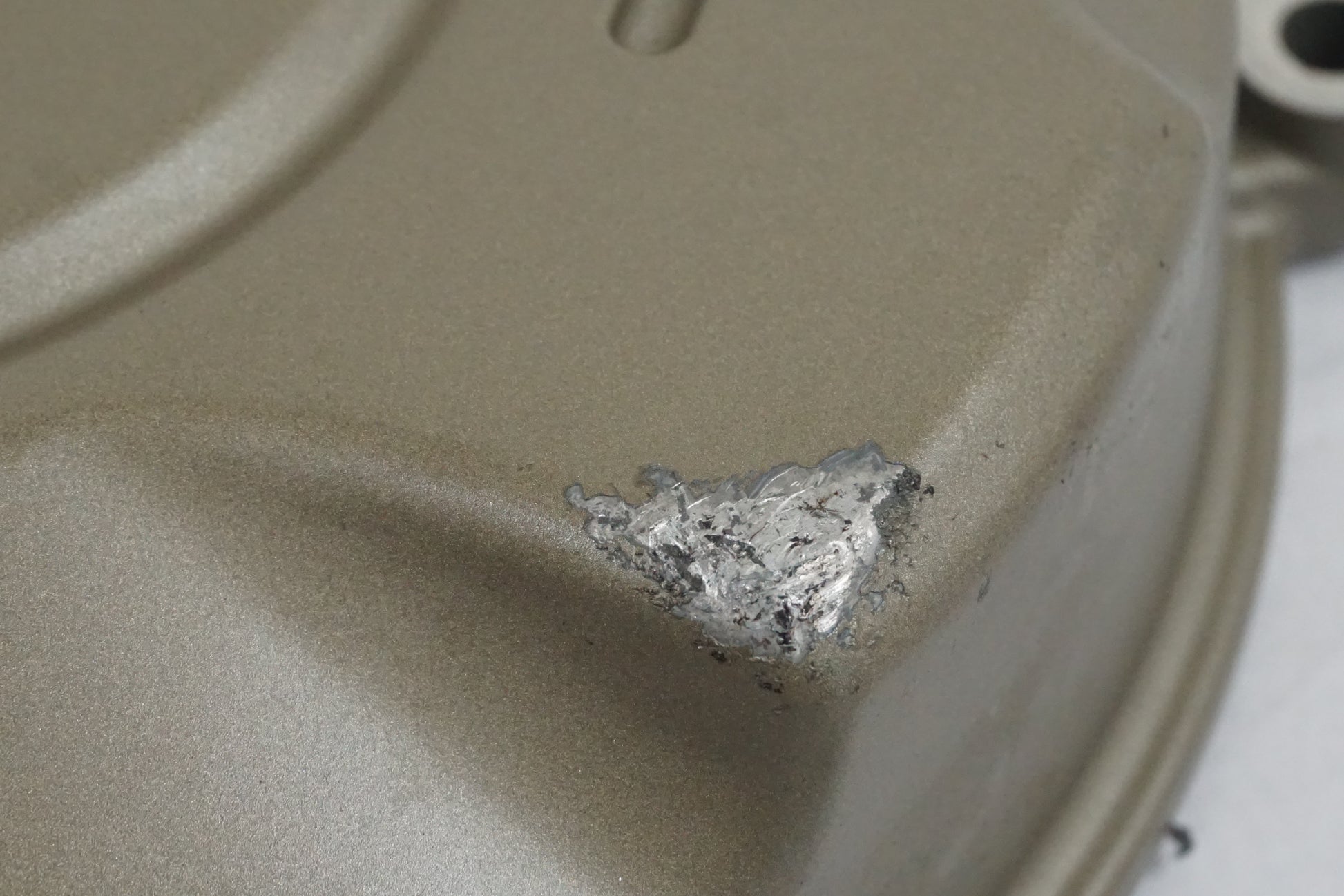 Höger sida på Kopplingskåpa från en Ducati Panigale V4S -2023 motorcykel.