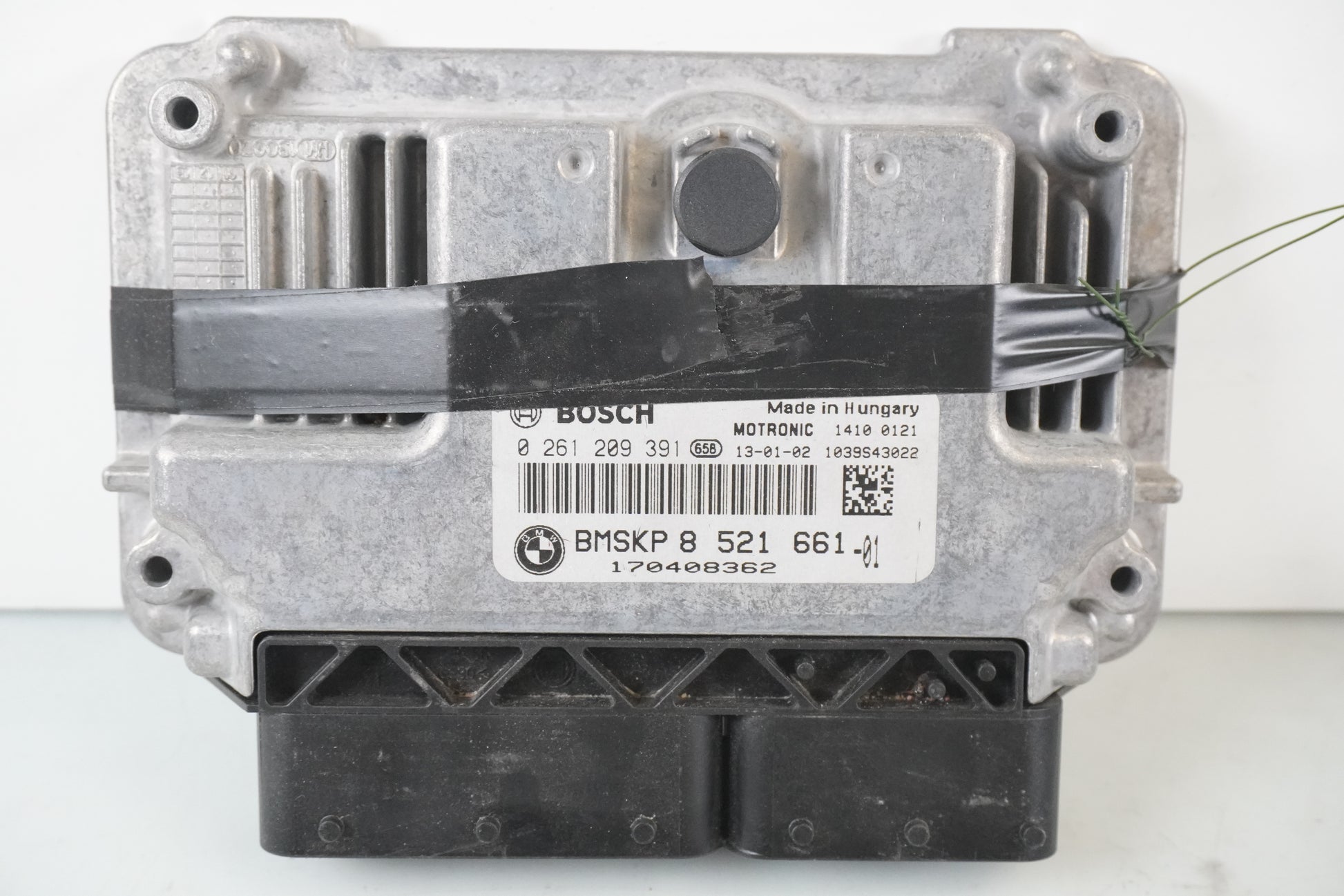 Baksidan på Motronic styrenhet från en BMW R 1200 RT -2013 motorcykel.