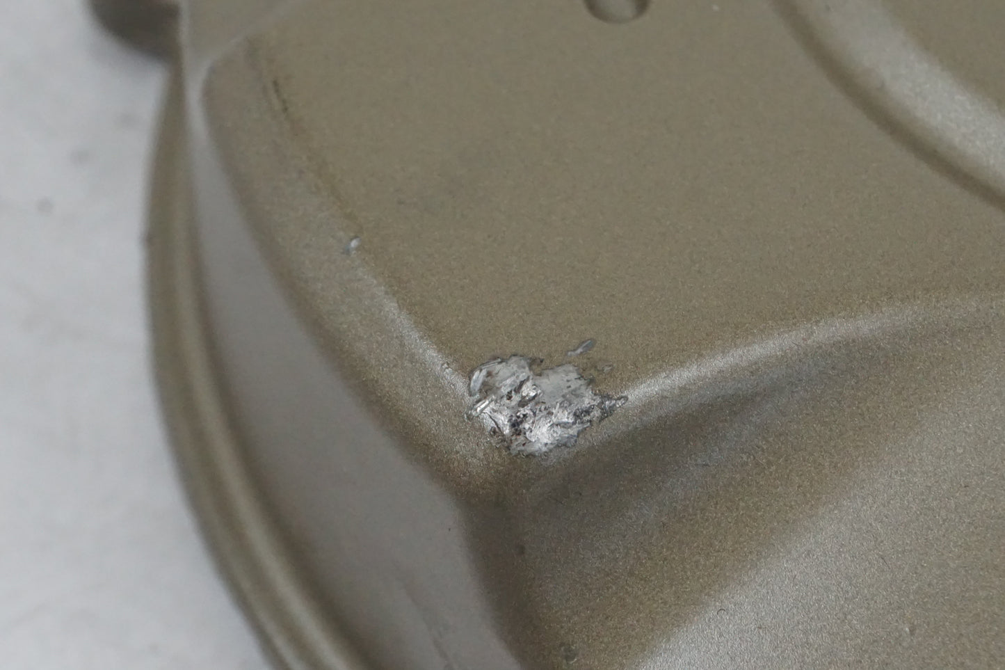 Vänster sida på Kopplingskåpa från en Ducati Panigale V4S -2023 motorcykel.