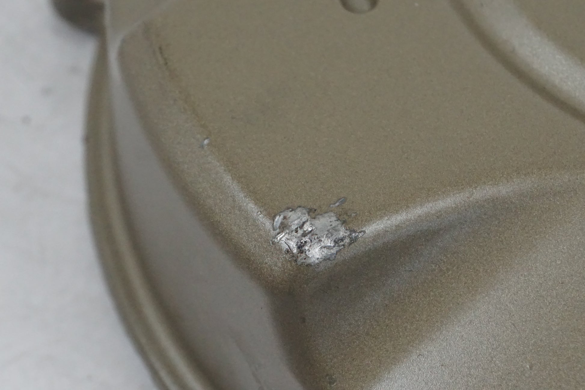 Vänster sida på Kopplingskåpa från en Ducati Panigale V4S -2023 motorcykel.