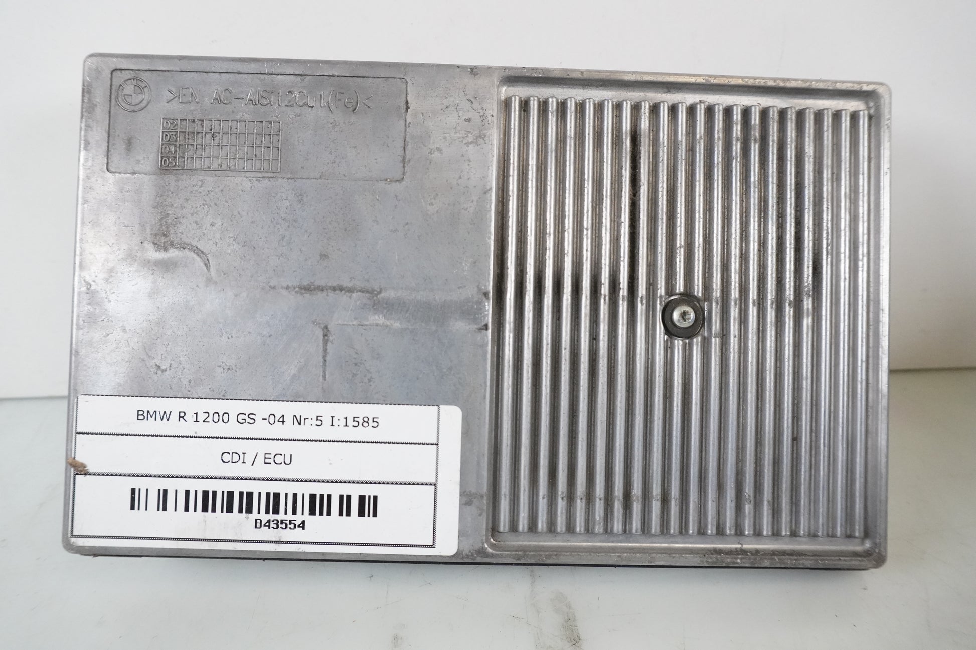 Framsidan på Motronic styrenhet från en BMW R 1200 GS -2004 motorcykel.