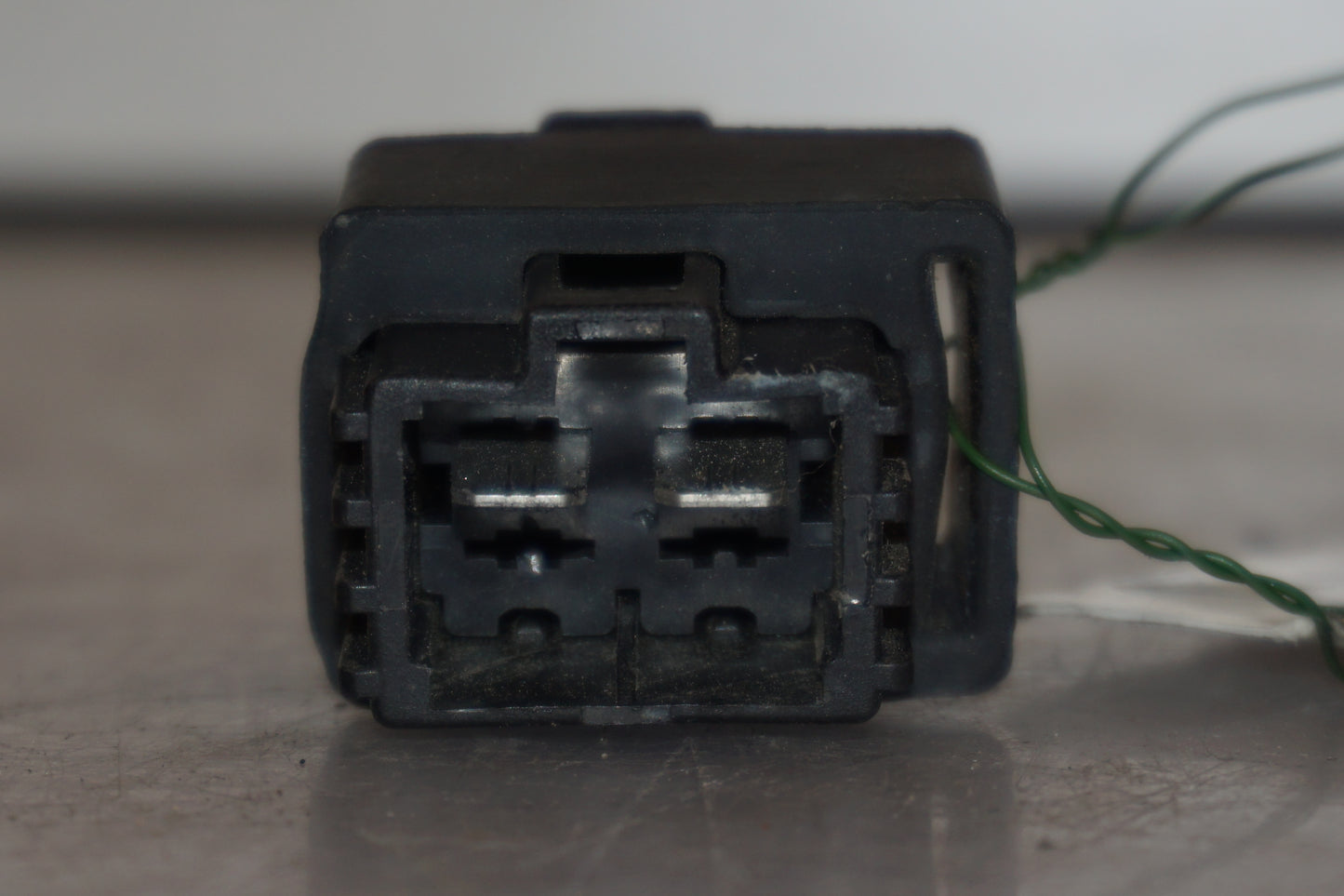 Baksidan på Huvudsäkring från en Hyosung GT 650 -2006 motorcykel.