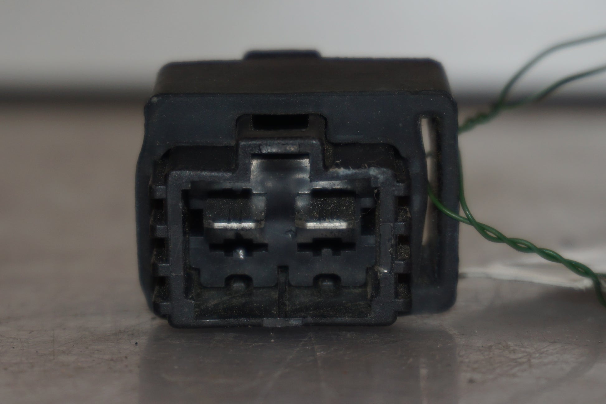 Baksidan på Huvudsäkring från en Hyosung GT 650 -2006 motorcykel.