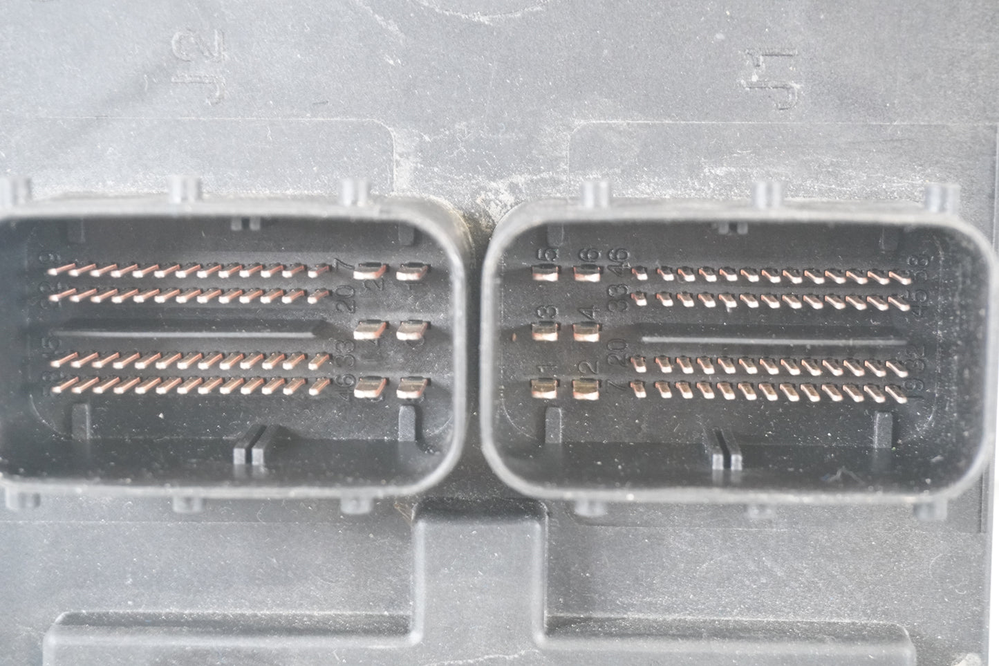 Baksidan på ZFE styrbox från en BMW R 1200 RT -2013 motorcykel.