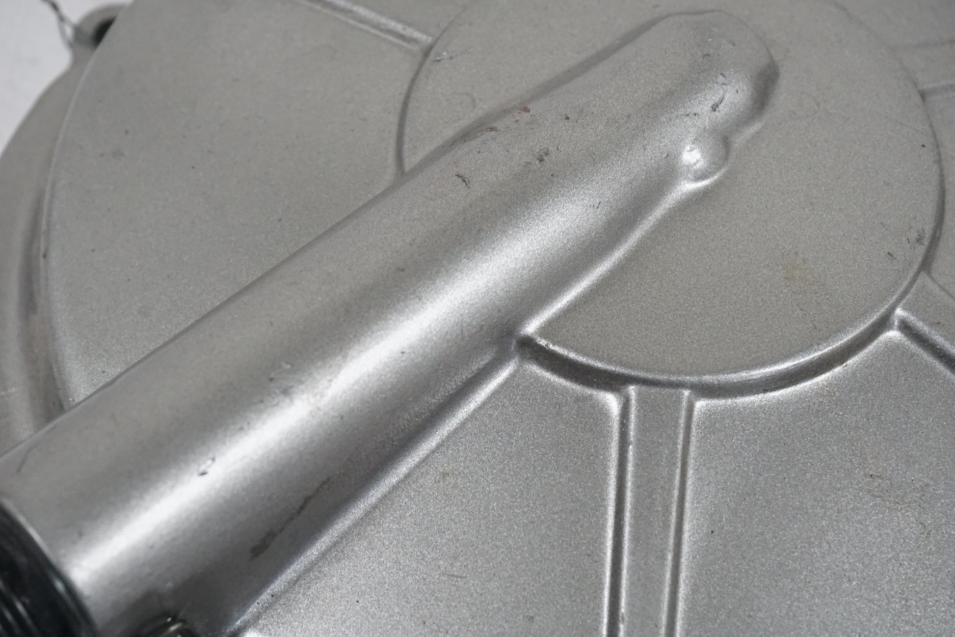 Vänster sida på Kopplingskåpa från en Honda CB 600 Hornet -1998 motorcykel.