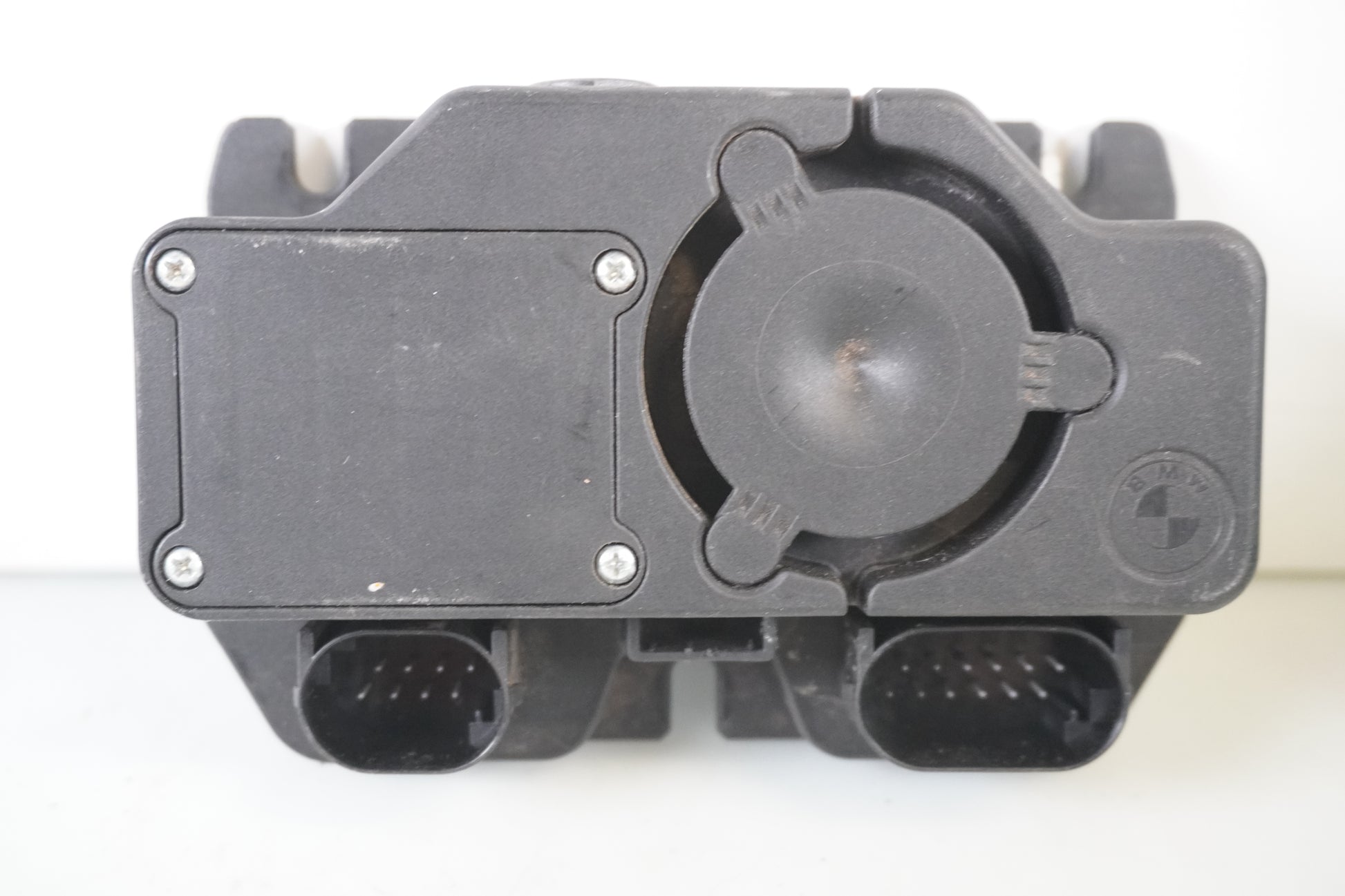 Baksidan på Styrbox från en BMW K 1600 -2018 motorcykel.