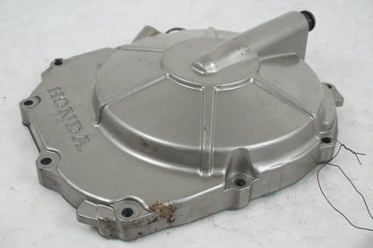 Snett nerifrån på Kopplingskåpa från en Honda CB 600 Hornet -1998 motorcykel.