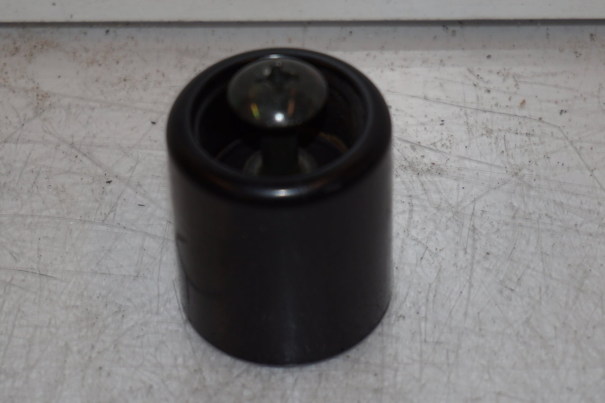 Snett uppifrån på Styrvikt från en Suzuki GSX-R 600 -2000 motorcykel.