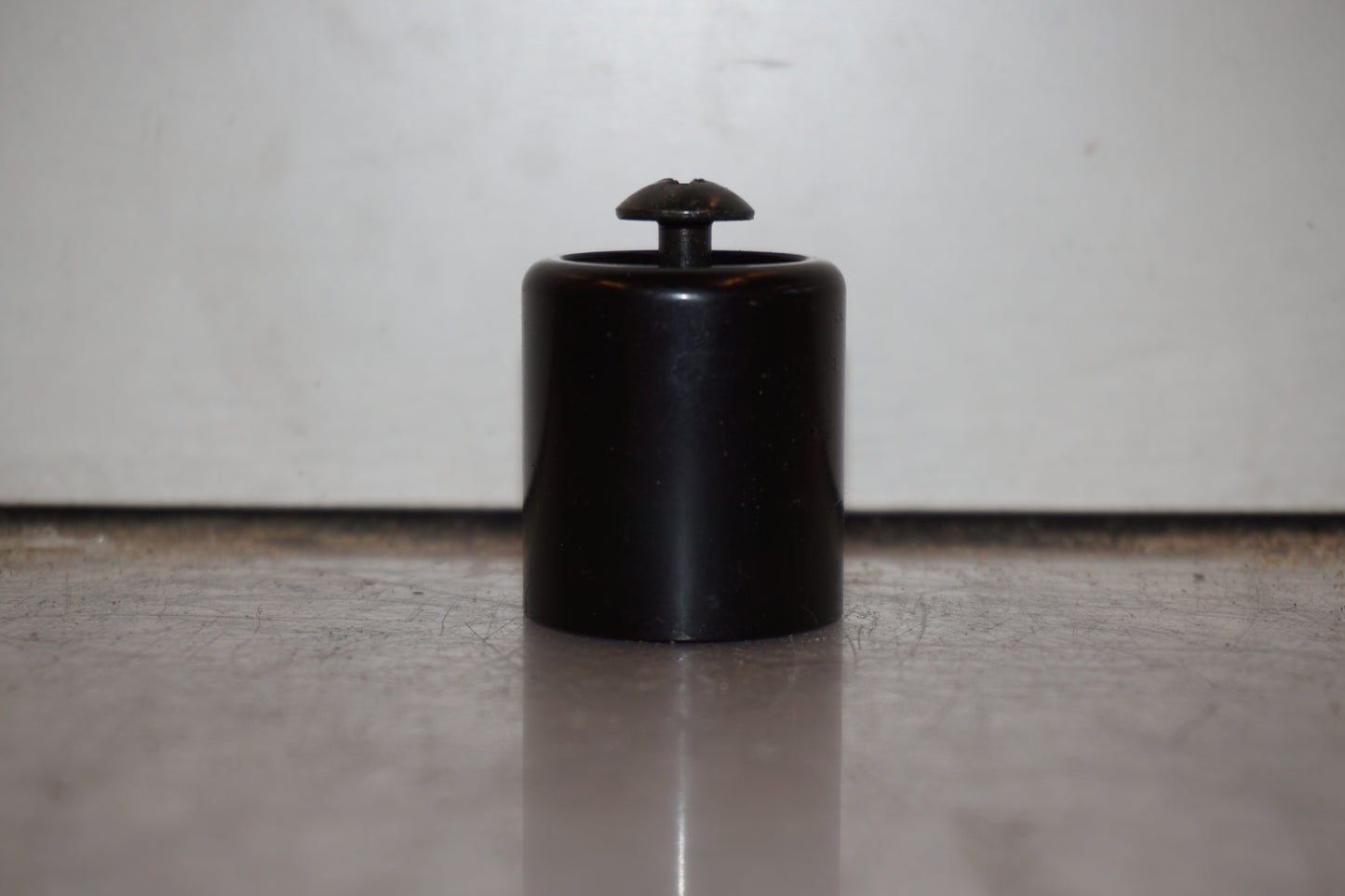 Snett nerifrån på Styrvikt från en Suzuki GSX-R 600 -2000 motorcykel.