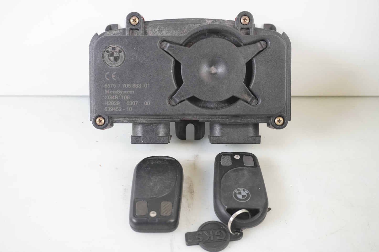 Framsidan på Larm från en BMW K 1200 R Sport -2007 motorcykel.