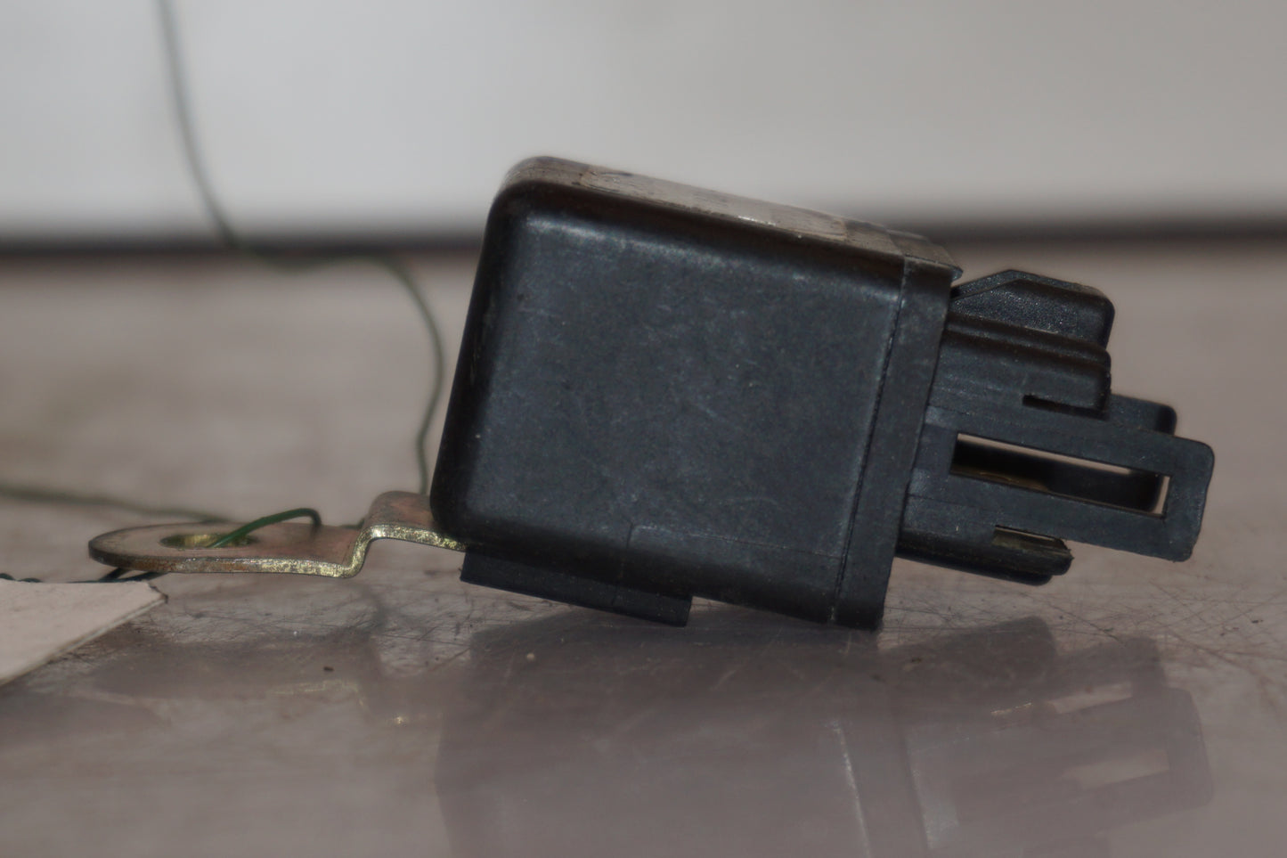 Höger sida på Relä från en Hyosung GT 650 -2006 motorcykel.