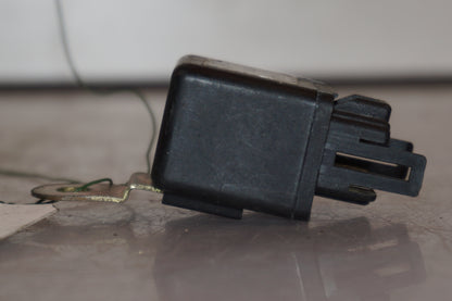 Höger sida på Relä från en Hyosung GT 650 -2006 motorcykel.