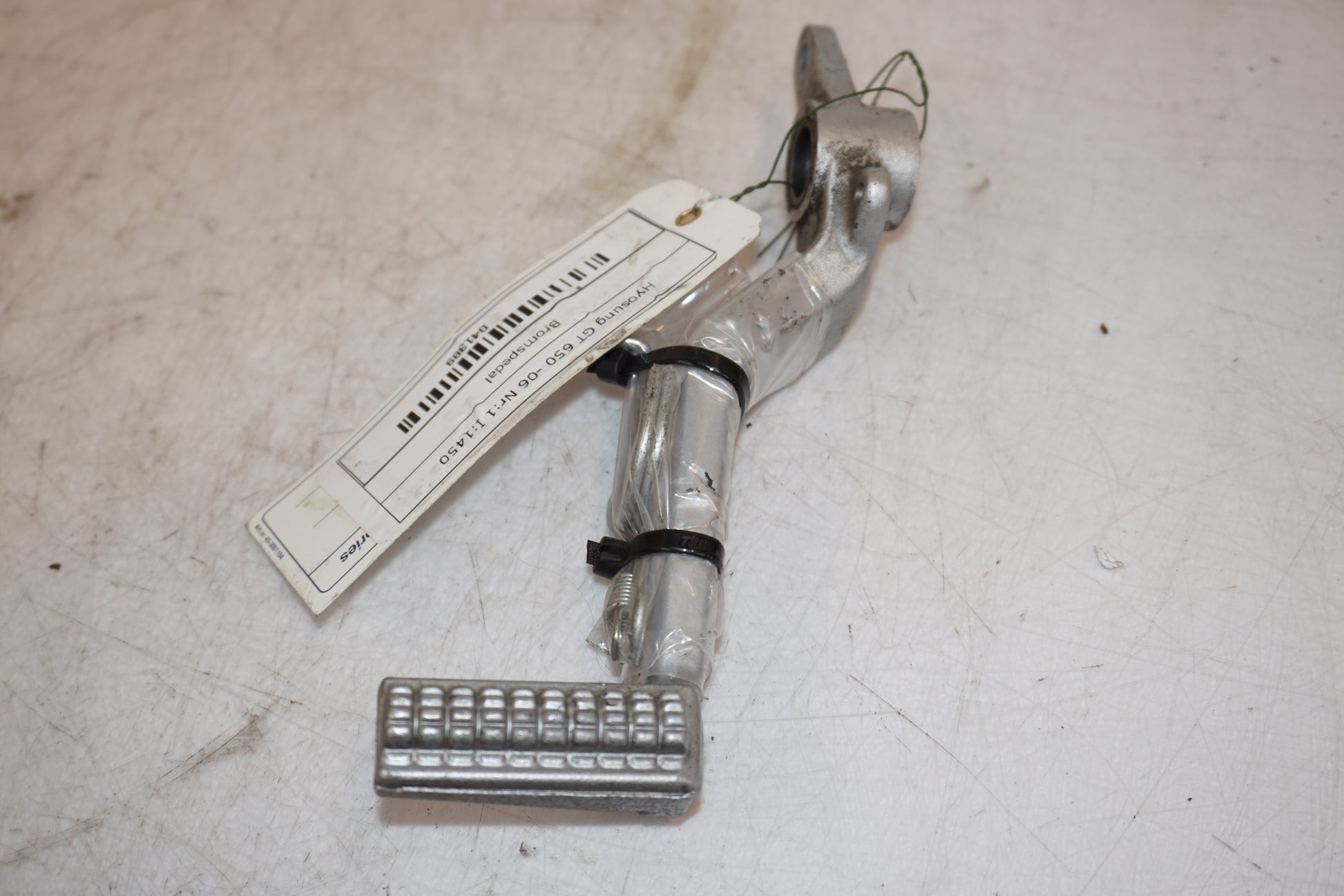 Framsidan på Bromspedal från en Hyosung GT 650 -2006 motorcykel.