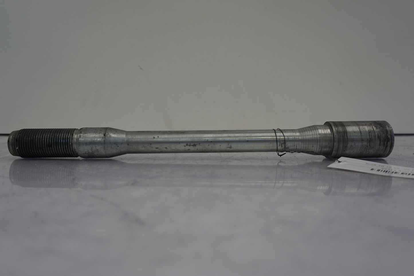 Framsidan på Axel från en Buell XB 12 -2006 motorcykel.