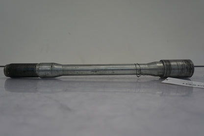 Framsidan på Axel från en Buell XB 12 -2006 motorcykel.