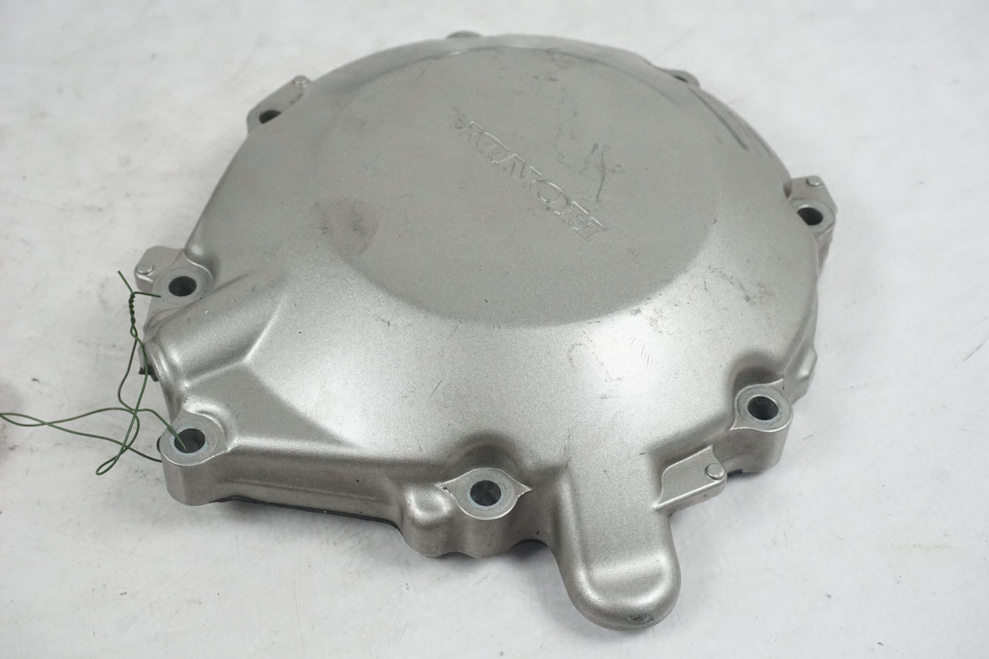 Vänster sida på Generatorkåpa från en Honda CBF 1000 -2006 motorcykel.