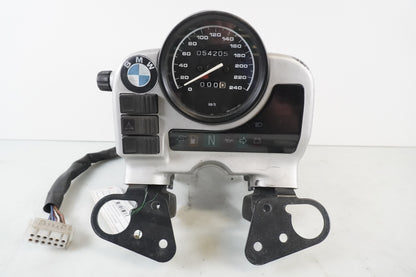 Framsidan på Instrumentpanel från en BMW R 850 R -1995 motorcykel.