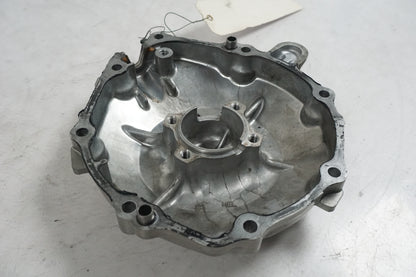 Snett nerifrån på Generatorkåpa från en Honda CBF 1000 -2006 motorcykel.