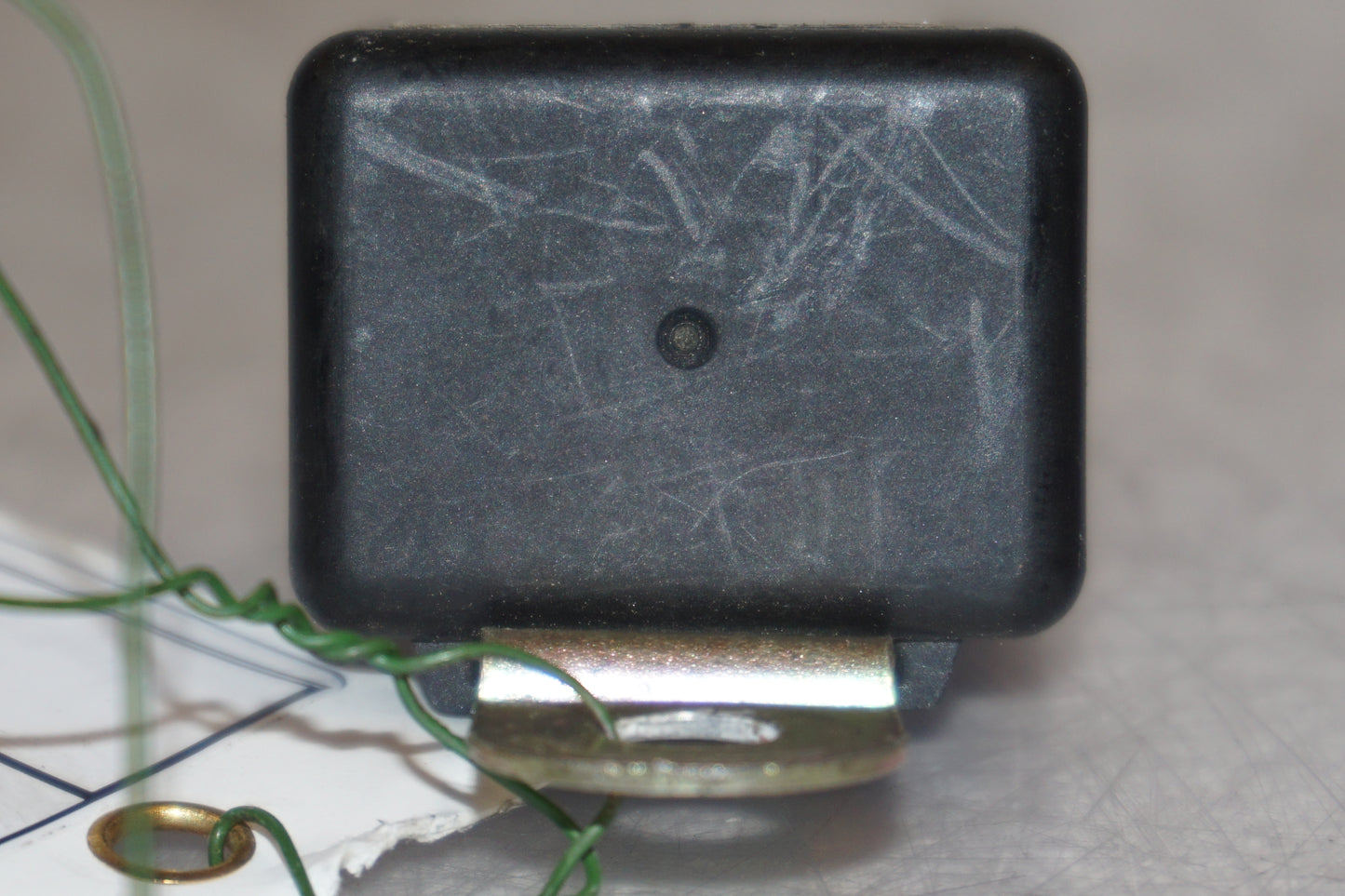 Vänster sida på Relä från en Hyosung GT 650 -2006 motorcykel.