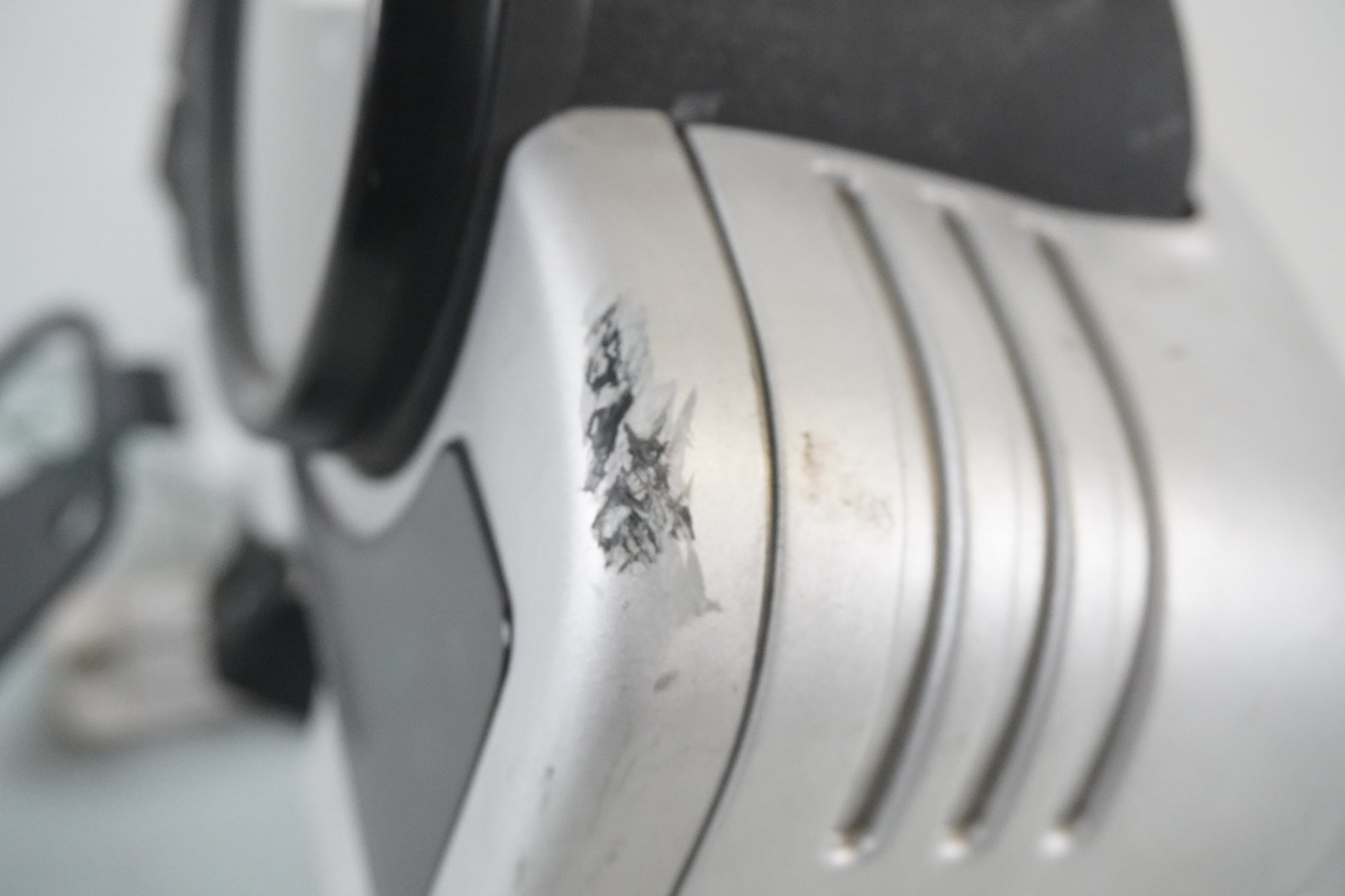 Vänster sida på Instrumentpanel från en BMW R 850 R -1995 motorcykel.