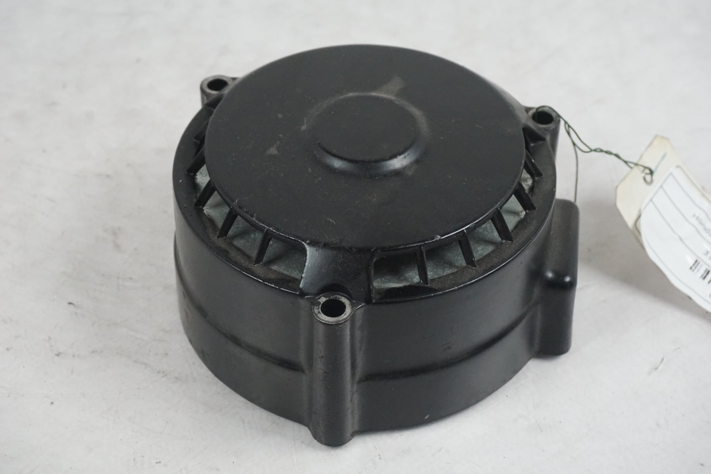 Framsidan på Generatorhus från en Honda CB 750 SF -2003 motorcykel.