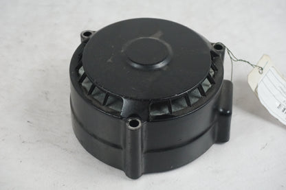 Framsidan på Generatorhus från en Honda CB 750 SF -2003 motorcykel.