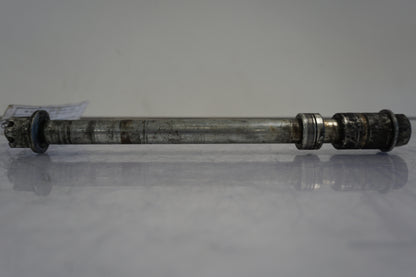 Höger sida på Axel från en H-D Sportster 1200 XL1200C -1999 motorcykel.