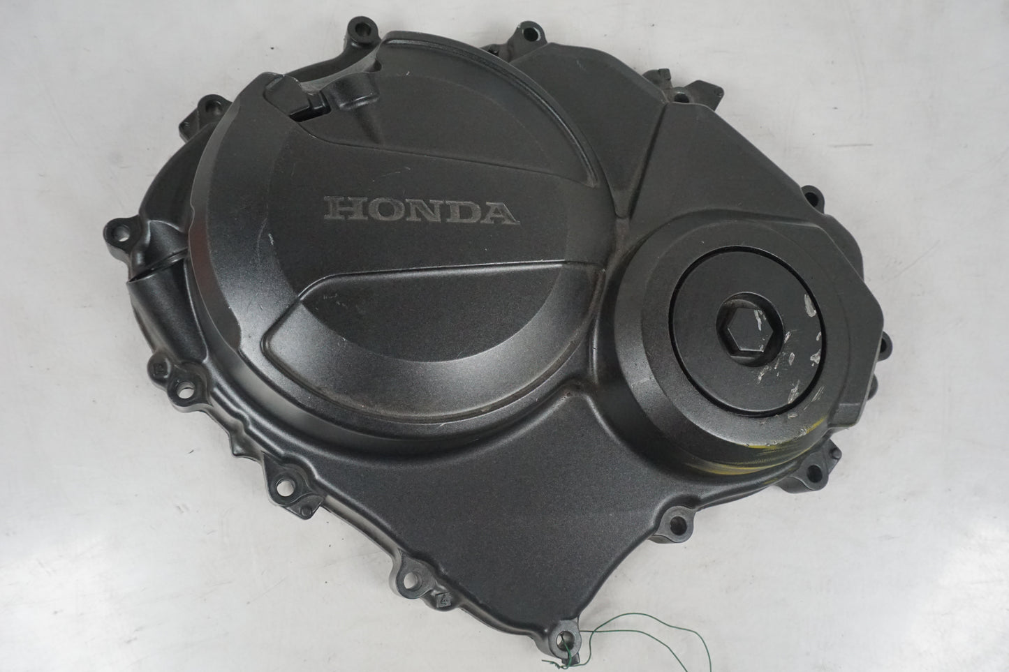 Framsidan på Kopplingskåpa från en Honda CB 600 Hornet -2011 motorcykel.