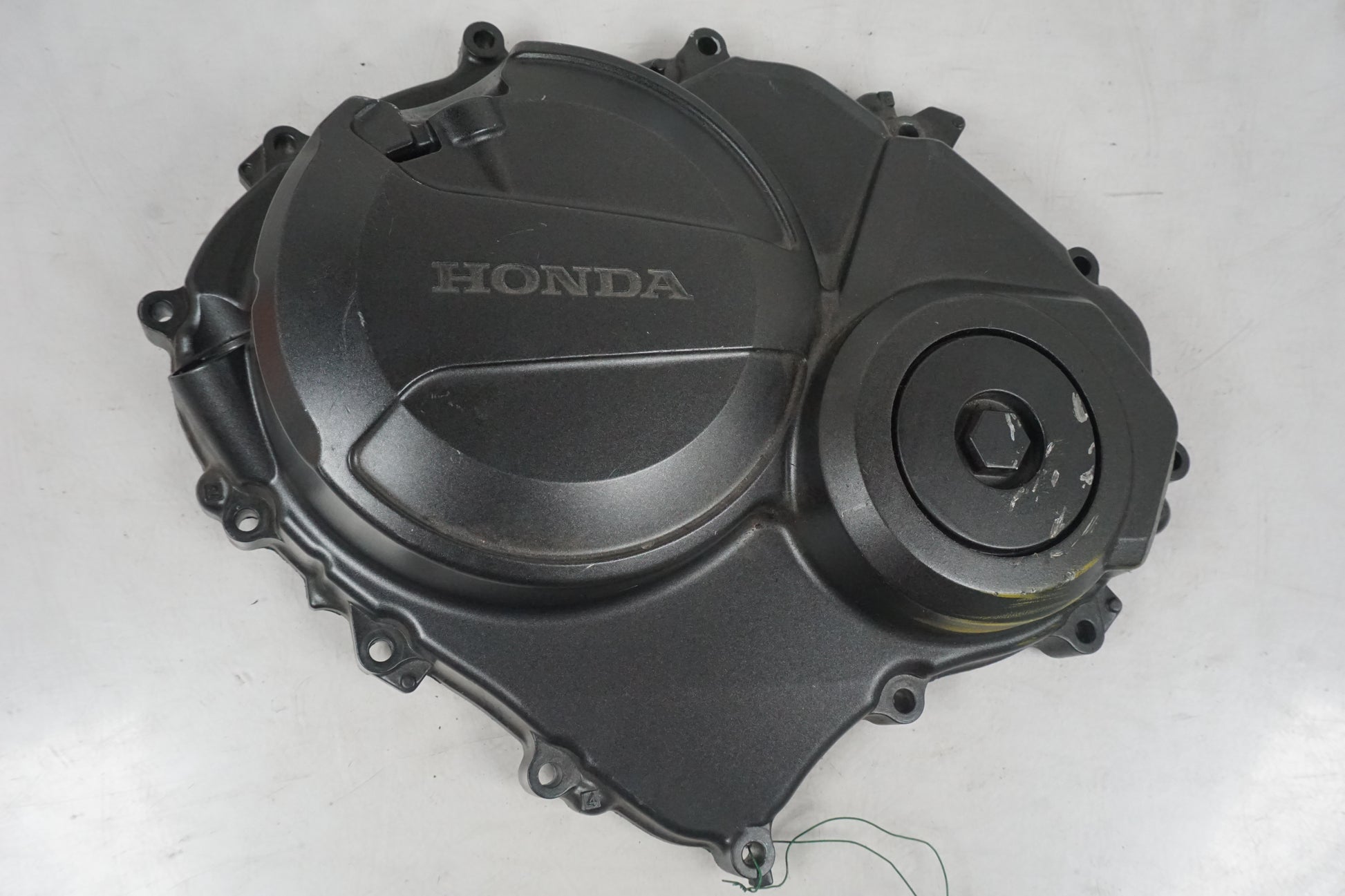 Framsidan på Kopplingskåpa från en Honda CB 600 Hornet -2011 motorcykel.