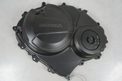 Framsidan på Kopplingskåpa från en Honda CB 600 Hornet -2011 motorcykel.