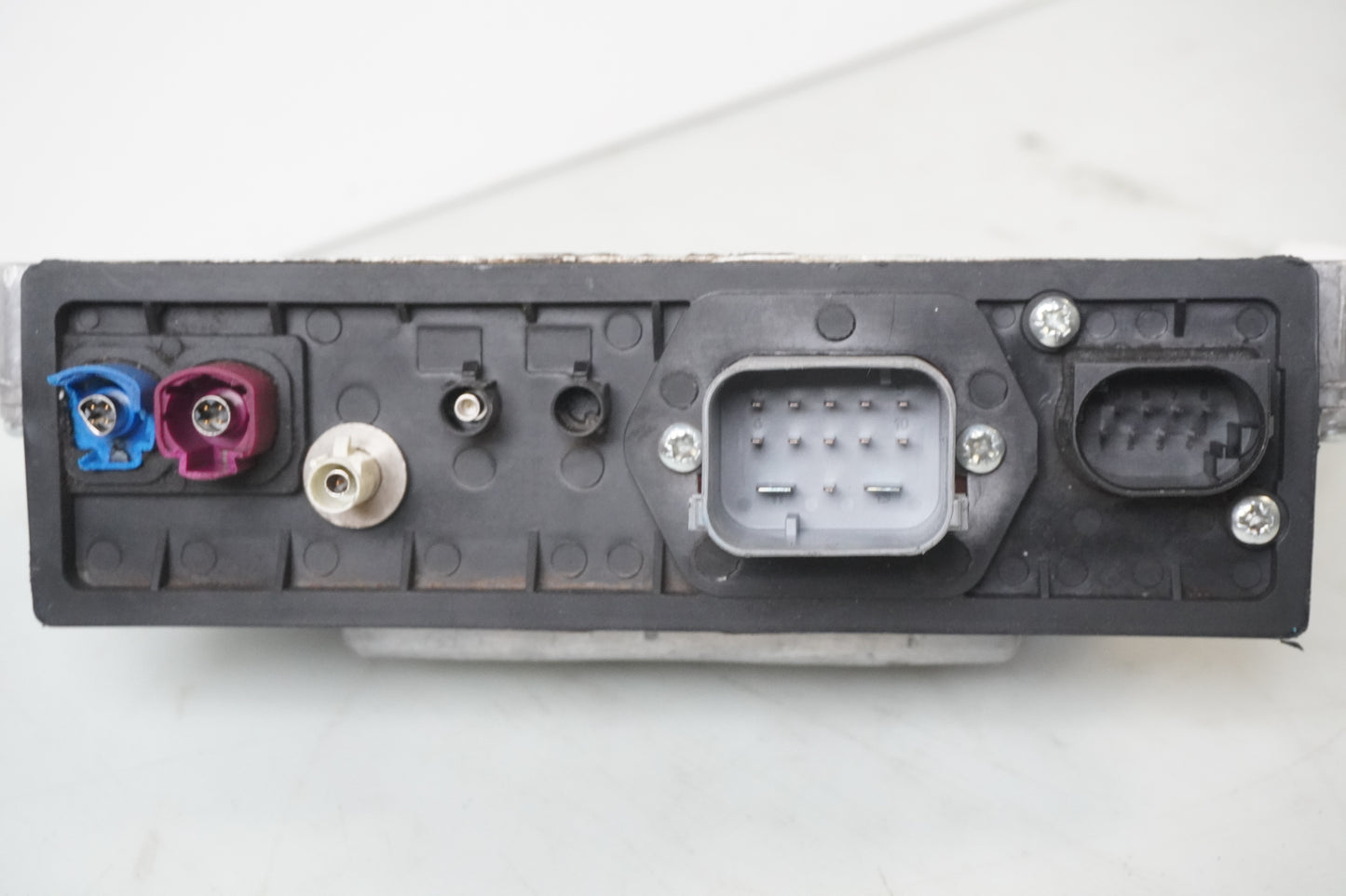 Baksidan på Styrbox från en BMW K 1600 -2018 motorcykel.