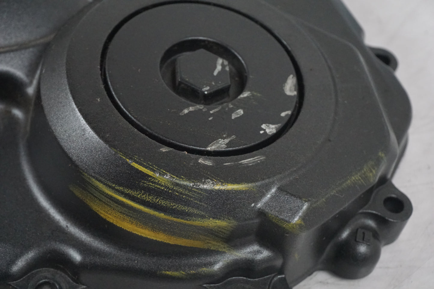 Höger sida på Kopplingskåpa från en Honda CB 600 Hornet -2011 motorcykel.