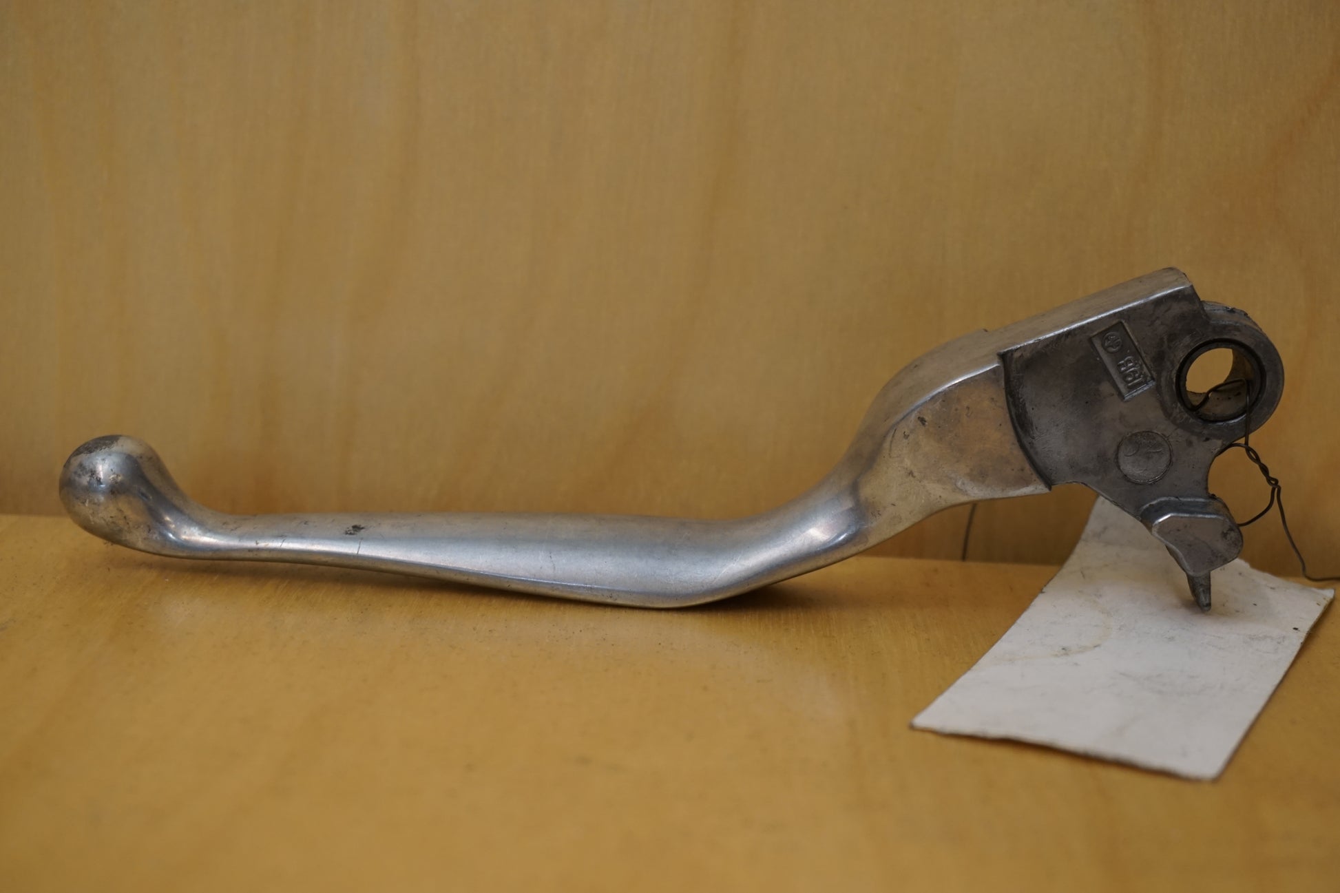 Framsidan på Bromsgrepp från en H-D Softail Night Train EFI FXSTBI -2006 motorcykel.