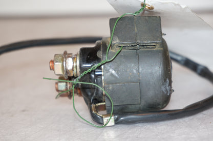 Snett uppifrån på Startrelä från en Hyosung GT 650 -2006 motorcykel.