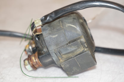 Snett nerifrån på Startrelä från en Hyosung GT 650 -2006 motorcykel.