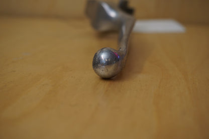 Snett uppifrån på Bromsgrepp från en H-D Softail Night Train EFI FXSTBI -2006 motorcykel.