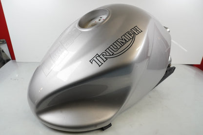 Vänster sida på Bensintank från en Triumph Sprint ST -2005 motorcykel.