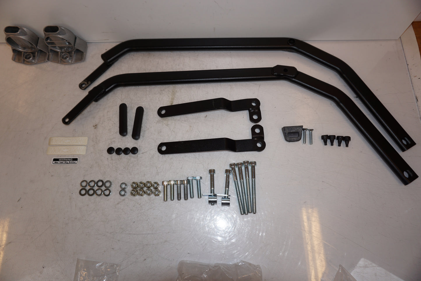 Framsidan på Topboxfäste från en Suzuki GSX-R 1100 -1993 motorcykel.