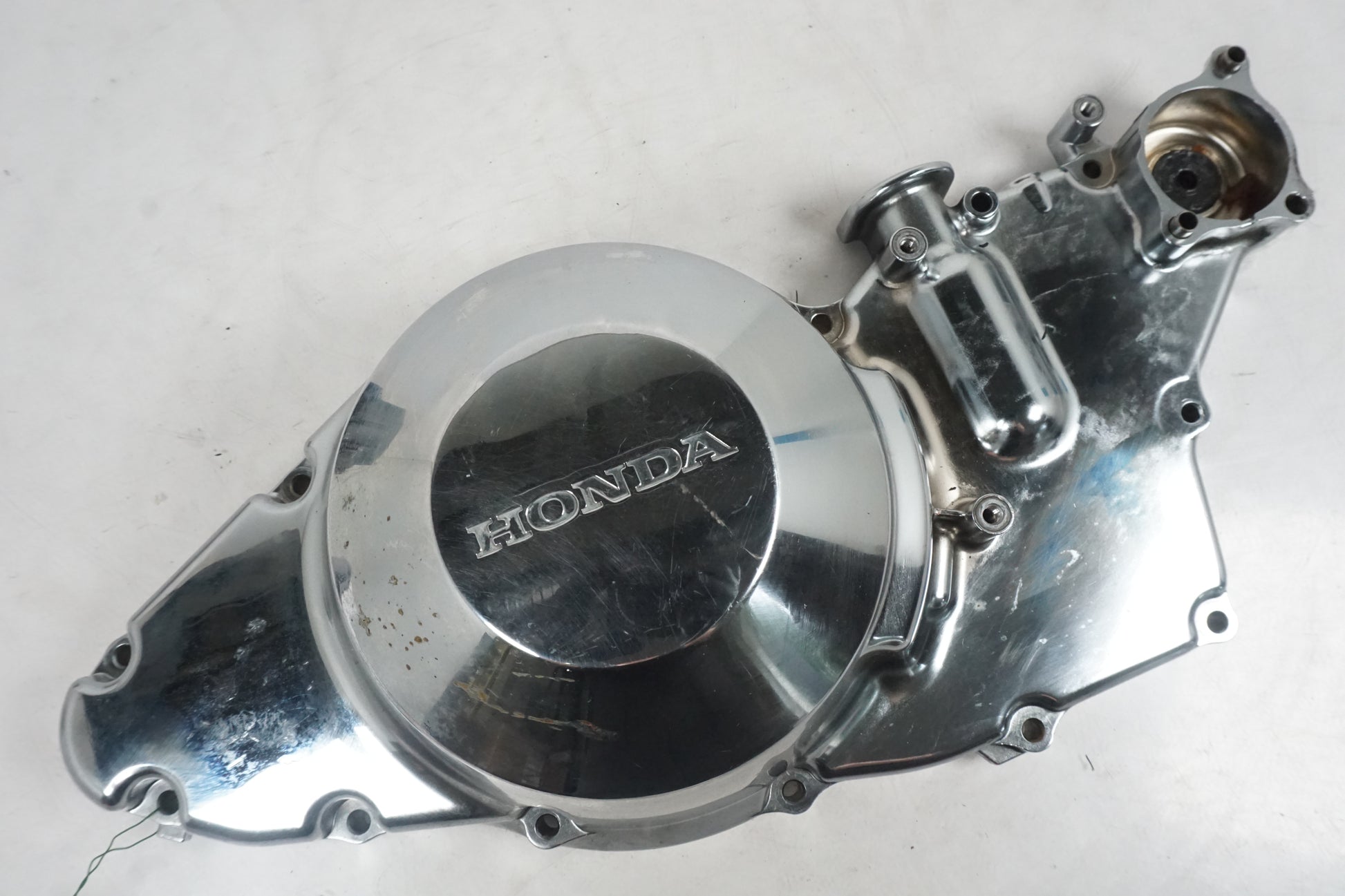 Framsidan på Generatorkåpa från en Honda VTX 1800 -2003 motorcykel.